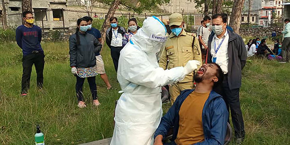 १८ हजार ३०४ नमुना परीक्षण गर्दा ८ हजार ४१८ जना संक्रमित